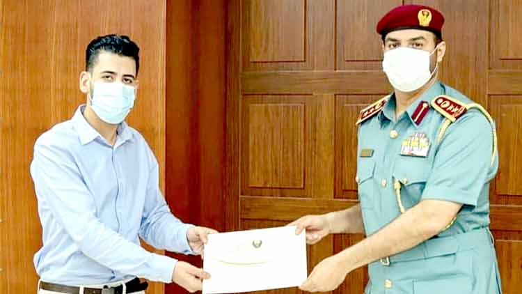 തീ​പി​ടി​ച്ച കെ​ട്ടി​ട​ത്തി​ൽ​നി​ന്ന് 11 വ​യ​സ്സു​കാ​രി​യെ ര​ക്ഷ​പ്പെ​ടു​ത്തി​യ പ്ര​വാ​സി​യെ ആ​ദ​രി​ച്ചു