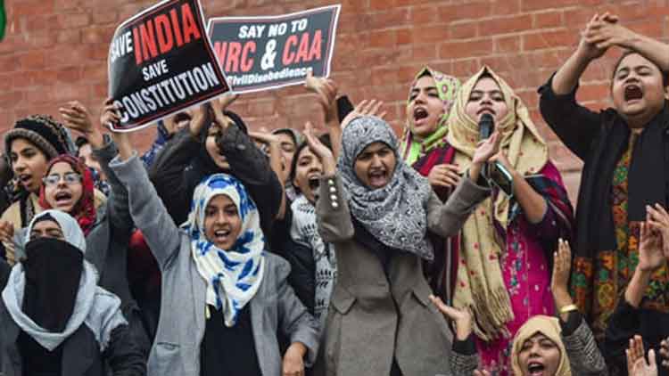 ഡല്‍ഹി പൊലീസ് വേട്ട:  ഐക്യദാര്‍ഢ്യവുമായി  1100 സ്​ത്രീപ്രവർത്തകർ 