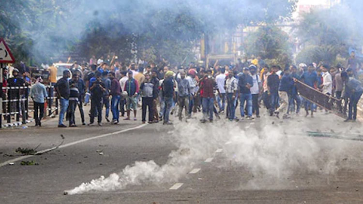 അസമിൽ പൊലീസ് വെടിവെപ്പിൽ മൂന്ന് പ്രക്ഷോഭകർ കൊല്ലപ്പെട്ടു