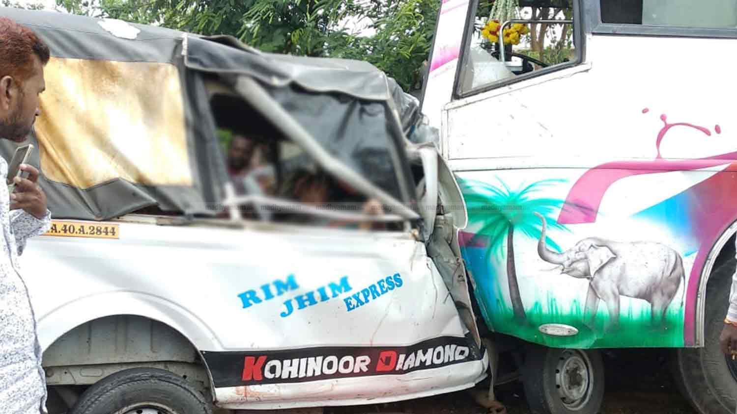 CHINTHAMANI BUS MINIVAN-ACCIDENT