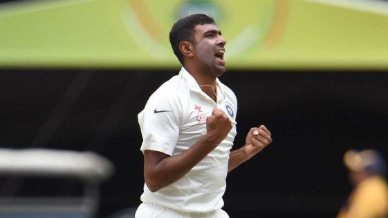 ആറാടി അശ്വിന്‍; ലങ്ക 183 റണ്‍സിന് പുറത്ത്