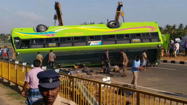 അവിനാശിക്ക് സമീപം സ്വകാര്യ ബസ് മറിഞ്ഞ് ഏഴ് മരണം