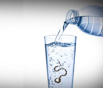 ആരോഗ്യമന്ത്രിക്ക് നല്‍കിയ കുപ്പിവെള്ളത്തില്‍ പാമ്പിന്‍കുഞ്ഞ്