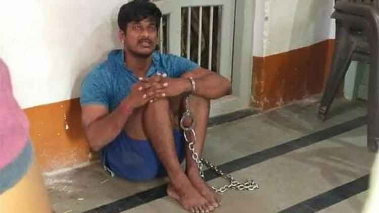 മാസ്​ക്​ ധരിക്കാതെ പുറത്തിറങ്ങി; സി.ആർ.പി.എഫ്​ ഉദ്യോഗസ്​ഥനെ പൊലീസ്​ ചങ്ങലക്കിട്ടതായി പരാതി