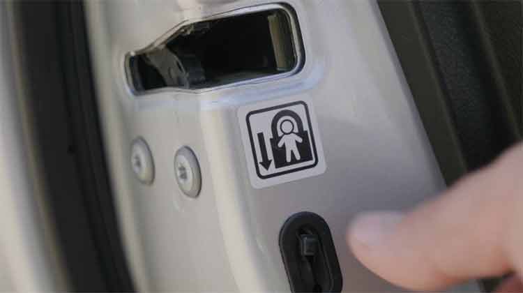 ടാക്സികളിലെ ചൈൽഡ് ലോക്ക് നിരോധിച്ചു