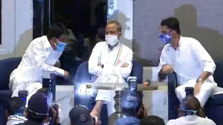 അമിത്​ ഷായും മോദിയും ജനാധിപത്യം തകർത്തു; ബി.ജെ.പിയുടെ കുതിരക്കച്ചവടത്തിനെതിരെ കോൺഗ്രസ്​