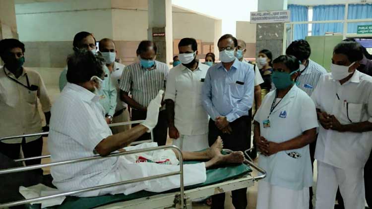 കോവിഡ്​ ചികിത്സയിൽ 42 ദിവസം; കണ്ണൂരിൽ 82കാരൻ ആശുപത്രിവിട്ടു