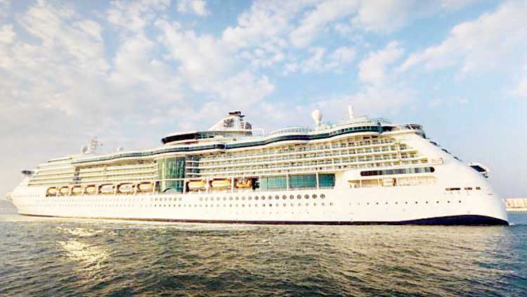 ഒറ്റ ദിവസംകൊണ്ടു ഖത്തറിൽ കടൽകടന്നെത്തിയത് 10,000 സഞ്ചാരികൾ