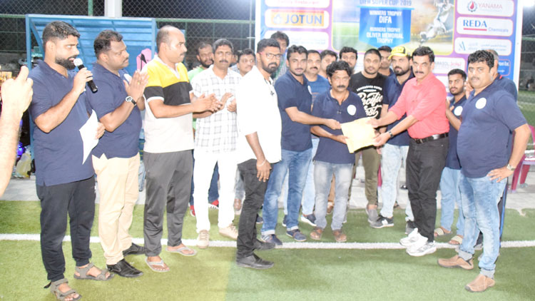 ക​ളി​യു​ടെ ആ​വേ​ശ​ത്തി​മി​ര്‍പ്പി​നി​ട​യി​ലും കാ​രു​ണ്യ​ത്തിെൻറ ക​നി​വ്