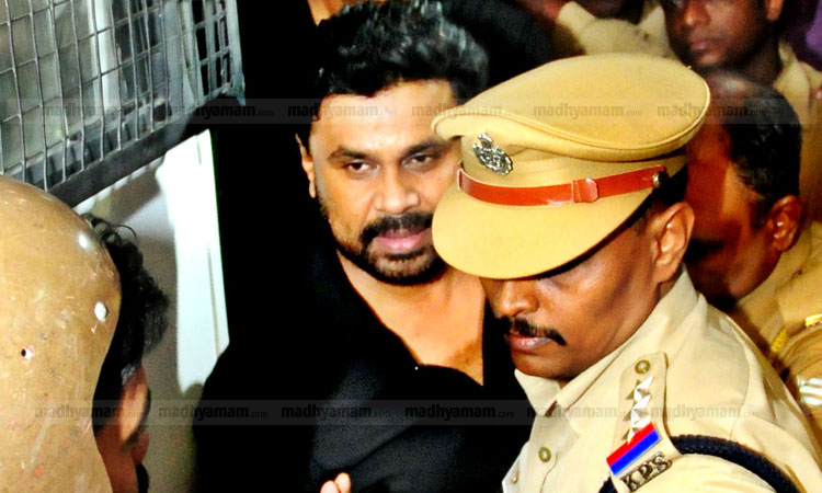 നടിയ തട്ടിക്കൊണ്ടുപോയി ആക്രമിച്ച കേസ്: തന്നെ ഒഴിവാക്കണമെന്ന് ദിലീപ്