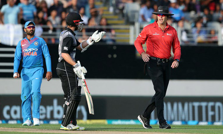 ശരിക്കും ഒൗട്ടാണോ; ര​ണ്ടാം ട്വ​ൻ​റി20യിൽ ഡി.ആർ.എസ്​ വിവാദം