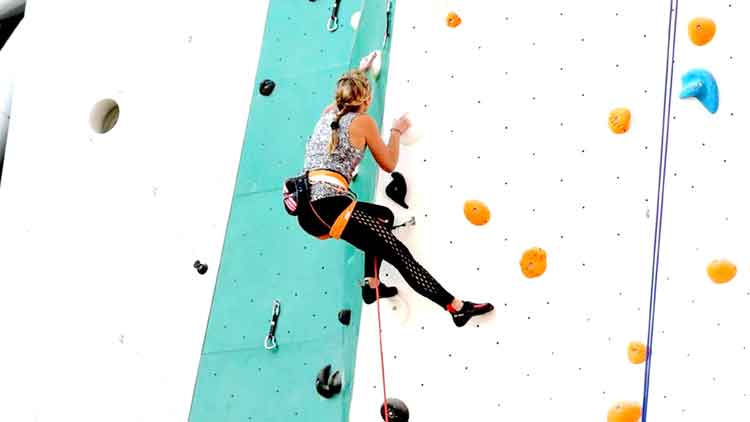 ലോകത്തിലെ ഏറ്റവും ഉയരം കൂടിയ ഇൻഡോർ ക്ലൈംബിങ് മതിൽ തുറന്നു