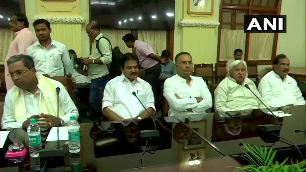 കർണാടക: വിമത എം.എൽ.എമാരെ അനുനയിപ്പിക്കാനാകാതെ കോൺഗ്രസ്​