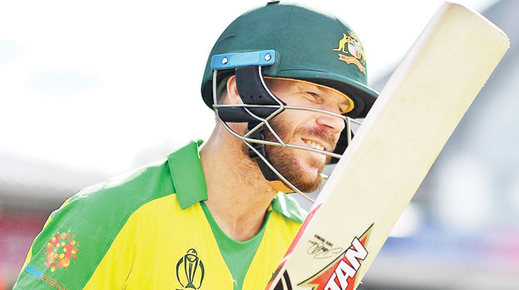 സ്വന്തം കളി ‘പഠിക്കാൻ’ സെൻസർ ബാറ്റുമായി വാർണർ