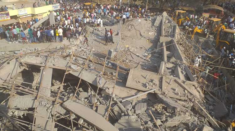നിർമാണത്തിലിരുന്ന കെട്ടിടം തകർന്ന് മരിച്ചവരുടെ എണ്ണം മൂന്നായി; 15 പേർ കുടുങ്ങിക്കിടക്കുന്നു