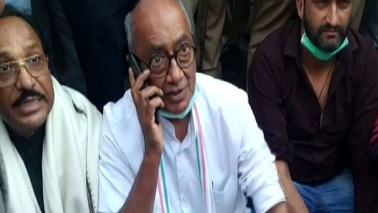 വിമതരെ കാണാനെത്തിയ ദിഗ​്​വിജയ് സിങ് കസ്​റ്റഡിയിൽ