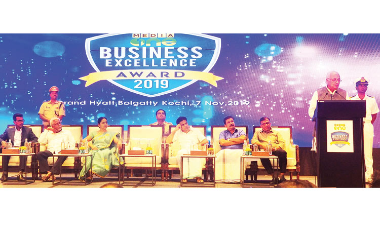 കാലം ആവശ്യ​െപ്പടുന്നത്​ ഭയരഹിത മാധ്യമപ്രവർത്തനം -ഗവർണർ