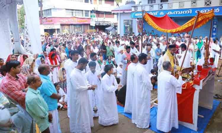 പിറവം പള്ളി: ഓർത്തഡോക്​സ്​ വിഭാഗം ആരാധന തുടങ്ങി