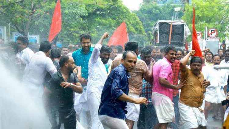 മാർച്ചിനിടെ എം.എൽ.എയെ തല്ലിയ സംഭവം: എസ്.ഐക്ക് സസ്പെൻഷൻ