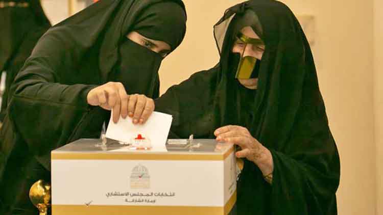 മ​ഴ​ക്കൊ​പ്പം ഷാ​ര്‍ജ​യി​ല്‍ പോ​ളി​ങ്ങും ക​ന​ത്തു