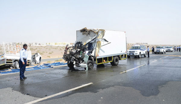 എമിറേറ്റ്സ് റോഡില്‍ വാഹനാപകടം: രണ്ടു മലയാളികള്‍ മരിച്ചു