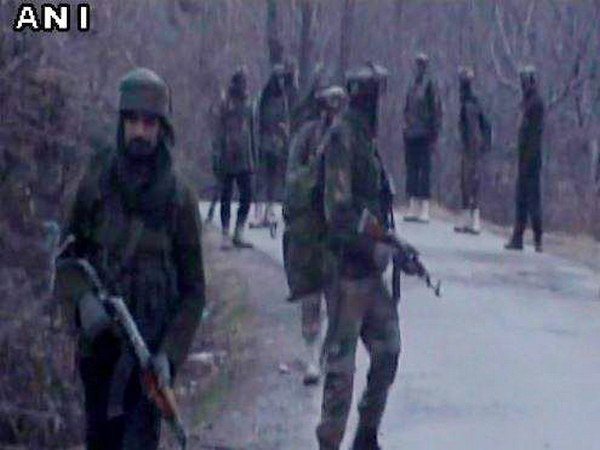 കശ്​മീരിൽ വീണ്ടും ഏറ്റുമുട്ടൽ: മൂന്ന്​ പൊലീസുകാർക്ക്​ പരിക്ക്​