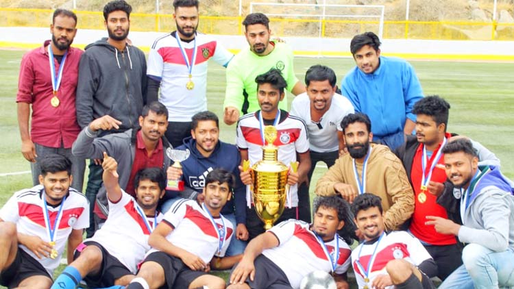 ഇ. ​അ​ഹ​മ്മ​ദ് റോ​ളി​ങ്​ ട്രോ​ഫി എ​ഫ്.​സി യ​ങ് ബ്ര​ദേ​ഴ്‌​സി​ന്