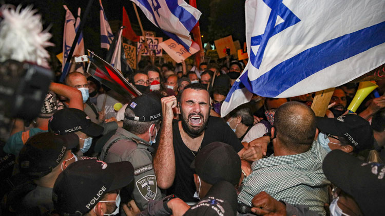 പ്രൈം മിനിസ്​റ്ററല്ല ക്രൈം മിനിസ്​റ്റർ, നെതന്യാഹുവിനെതിരെ ജനം തെരുവിൽ