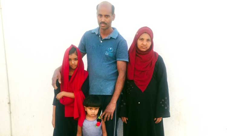 നി​ഷ്​​ക​ള​ങ്ക ചോ​ദ്യ​ത്തി​ന്​ ​നാ​ട്ടു​കാ​രു​ടെ  ഉ​ത്ത​രം; യു.​എ.​ഇ ക​ൺ​നി​റ​യെ ക​ണ്ട്​ ഫി​ദ