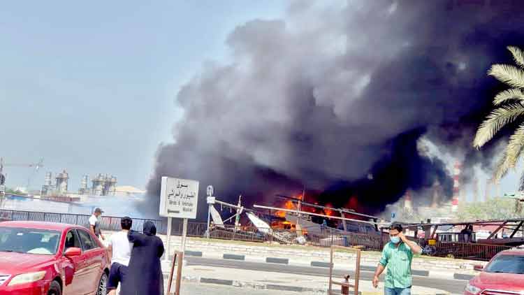 ഷാ​ർ​ജ ക്രീ​ക്കി​ൽ മ​ത്സ്യ​ബ​ന്ധ​ന ബോ​ട്ടു​ക​ൾ ക​ത്തി​ന​ശി​ച്ചു