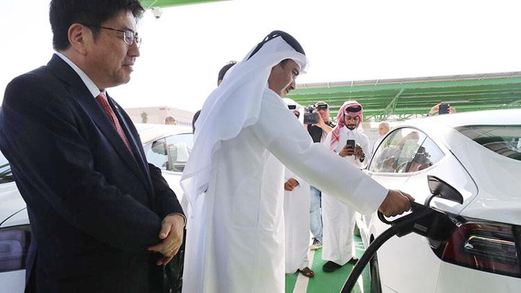 ആ​ദ്യ ചാ​ർ​ജി​ങ്​ സ്​​റ്റേ​ഷ​ൻ തു​റ​ന്നു: വൈദ്യുതി വാ​ഹ​ന​ങ്ങ​ൾ ഇനി സൗ​രോ​ർ​ജ​ത്തി​ൽ ഓ​ടും