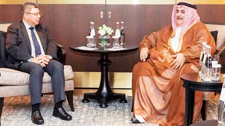 വി​ദേ​ശ​കാ​ര്യ മ​ന്ത്രി മ​ലേ​ഷ്യ​ന്‍ വി​ദേ​ശ​കാ​ര്യ മ​ന്ത്രി​യു​മാ​യി കൂ​ടി​ക്കാ​ഴ്ച ന​ട​ത്തി