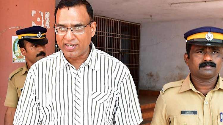 കൊട്ടിയൂർ പീഡനക്കേസ്: റോബിൻ വടക്കുംചേരി സഭയിൽനിന്ന് പുറത്ത്