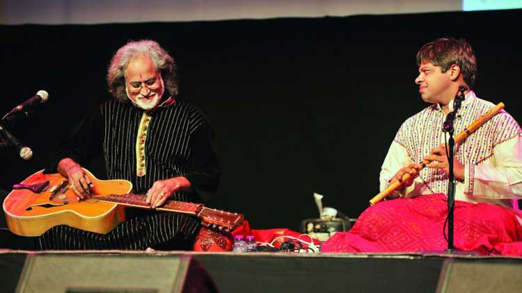 ക​താ​റ​യി​ൽ സം​ഗീ​ത​മ​ഴയുമായി ഗ്രാ​മി ജേ​താ​വ് പ​ണ്ഡി​റ്റ് വി​ശ്വ മോ​ഹ​ൻ ഭ​ട്ട്