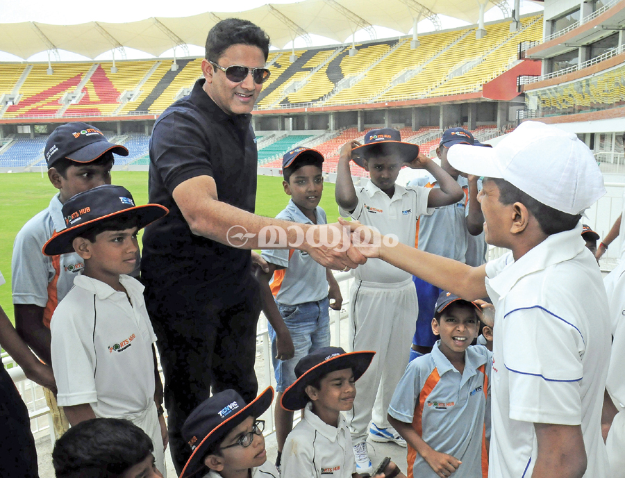 കുംബ്ലെ എത്തി; ആവേശത്തോടെ  ഭാവി താരങ്ങള്‍