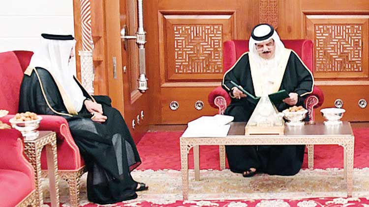 ഹമദ്​ രാജാവിന്​ ജി.സി.സി ഉച്ചകോടിയുടെ ക്ഷണപത്രം കൈമാറി