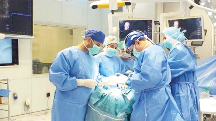 ബ​​​ഹ്റൈ​​​ൻ ബാ​​ലി​​ക​​ക്ക്​ ഹ​​​മ​​​ദി​​​ൽ  വി​​​ജ​​​യ​​​ക​​​ര​​​മാ​​​യ ത​​​ല​​​ച്ചോ​​​ർ ശ​​​സ്​​​​ത്ര​​​ക്രി​​​യ