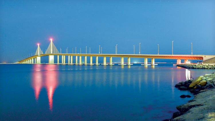 ഹു​ദൈ​രി​യാ​ത്ത് ദ്വീ​പി​ലേ​ക്ക് സ​ഞ്ചാ​രി​ക​ളു​ടെ പ്ര​വാ​ഹം