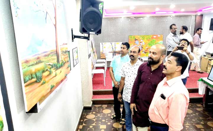 ഹരിയുടെ കാൻവാസുകളിൽ കാണാം  നാടിെൻറ പരിച്ഛേദം