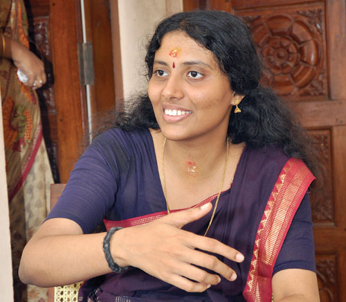 ലാളിത്യത്തോടെ,  ജനസേവനത്തിന്