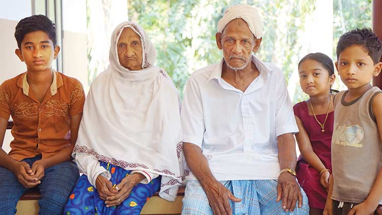 Hassan-Haji-with-grand-childran-21-05-2020