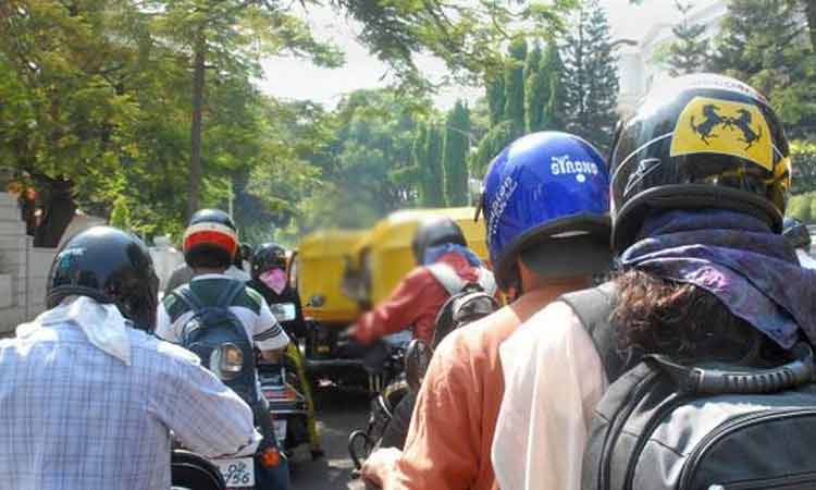 പിൻസീറ്റ്​ ഹെൽമറ്റിൽ​ ഇനി ഇളവില്ല