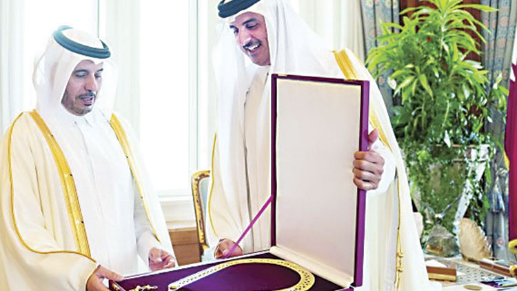 മു​ന്‍ പ്ര​ധാ​ന​മ​ന്ത്രി ശൈ​ഖ് അ​ബ്​​ദു​ല്ല ആ​ൽ​ഥാ​നി​ക്ക്  സാ​ഷ് പു​ര​സ്‌​കാ​രം സ​മ്മാ​നി​ച്ചു