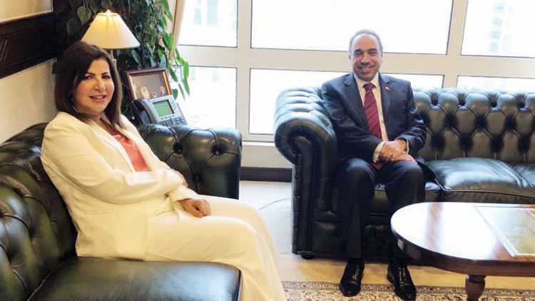 സിവില്‍ സേവന വിശിഷ്ട മെഡല്‍ നേടിയ ഹുദ അബ്​ദുല്ലയെ ആദരിച്ചു