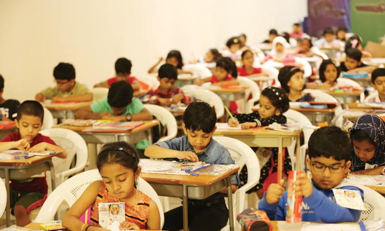 ഒരുമയുടെ വരലോകം തീർത്ത് കുരുന്ന് പ്രതിഭകൾ ഒരുമയുടെ വരലോകം തീർത്ത് കുരുന്ന് പ്രതിഭകൾ