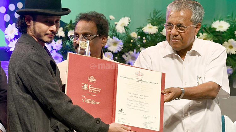 തിരയുത്സവം കൊടിയിറങ്ങി;‘ദേ ​സേ ന​ത്തി​ങ് സ്​​റ്റെ​യി​സ് ദ ​സെയിമി’ന് സുവര്‍ണ ചകോരം