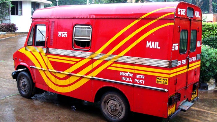 ജീവൻരക്ഷാ ദൗത്യവുമായി ആ ചുവന്ന വാനുകൾ...