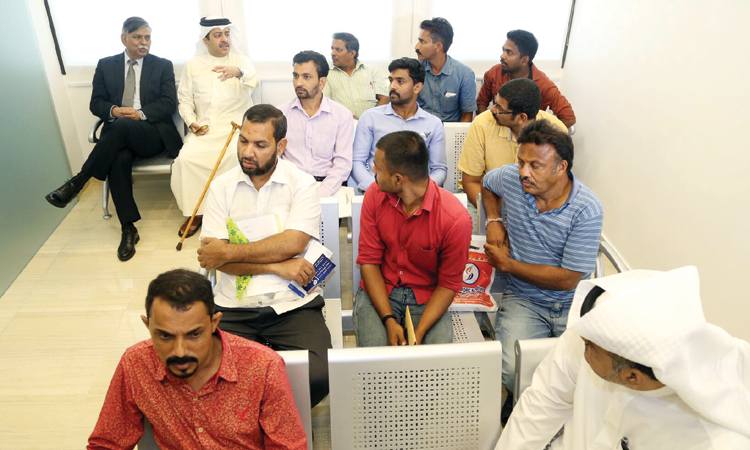 ഫ്ലെക്​സി പെര്‍മിറ്റ് ഇന്ത്യക്കാർ അംബാസഡറുടെ സാന്നിധ്യത്തില്‍ ഏറ്റുവാങ്ങി