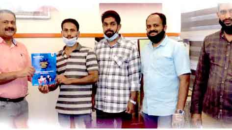 കോ​വി​ഡ് സു​ര​ക്ഷ നി​ർ​ദേ​ശ​ങ്ങ​ൾ;  കൈ​പ്പു​സ്ത​ക വി​ത​ര​ണോ​ദ്ഘാ​ട​നം