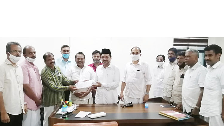 കെ.എം.സി.സി പലിശരഹിത വായ്പ വിതരണം ആരംഭിച്ചു കെ.എം.സി.സി പലിശരഹിത വായ്പ വിതരണം ആരംഭിച്ചു